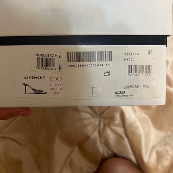 GIVENCHY THONG MULES - Picture 16 of 16